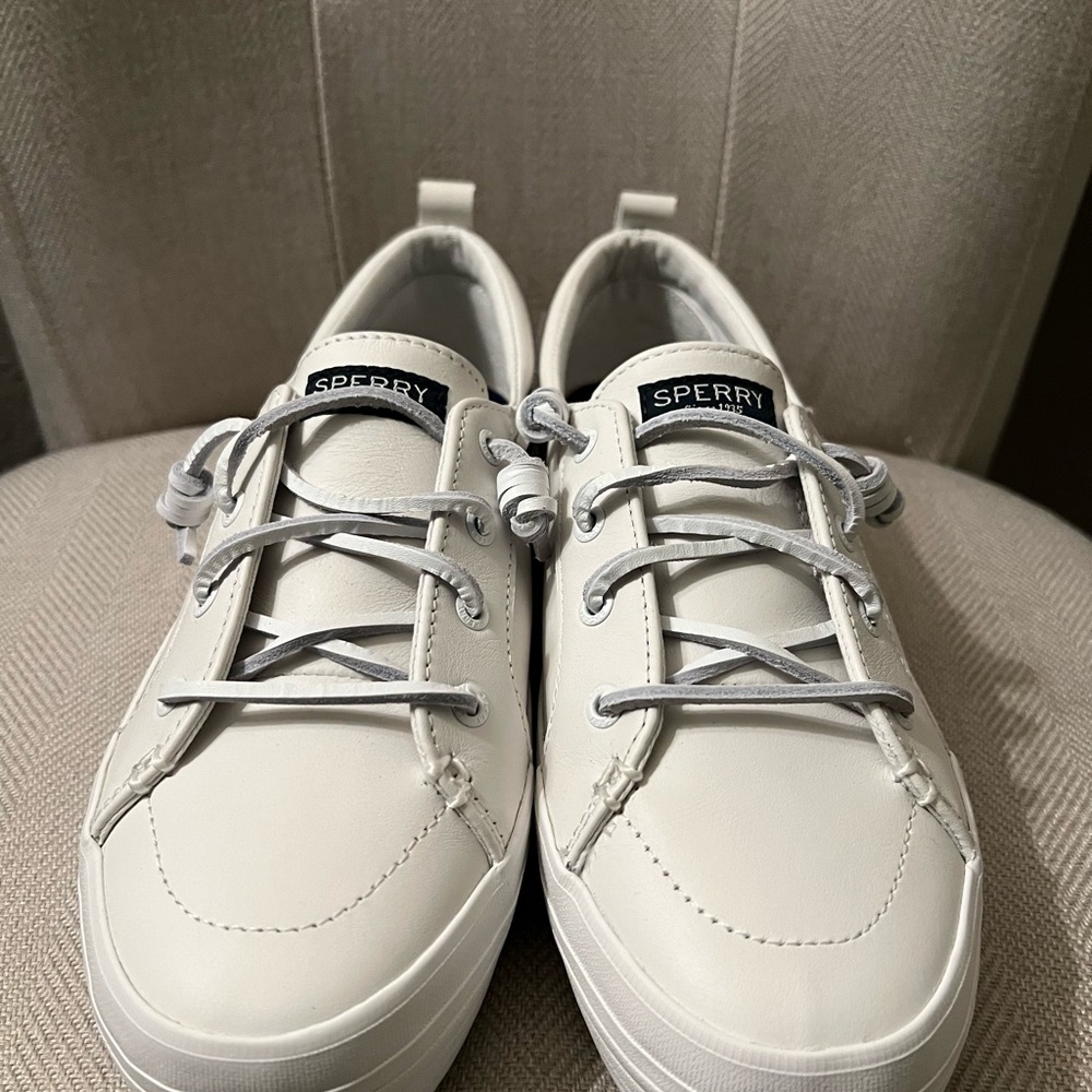NWOT SPERRY WOMEN’s CREST VIBE LEATHER SNEAKERS